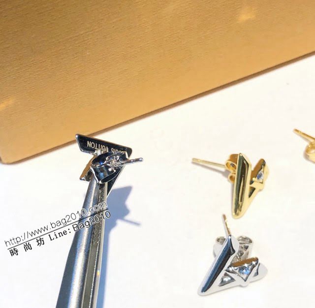 Louis Vuitton新款飾品 路易威登經典字母v鑽石耳釘 LV簡約字母耳環  zglv2150